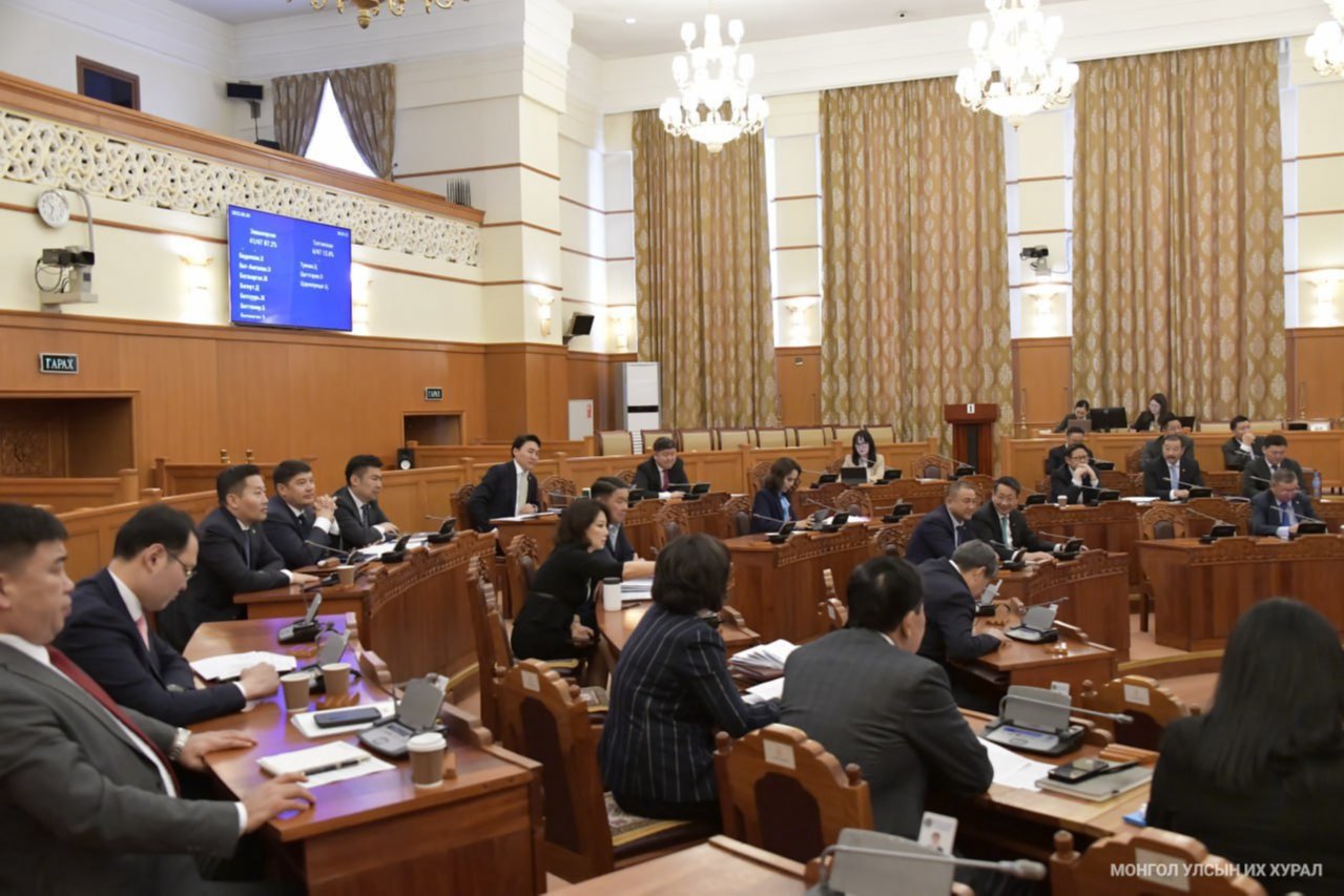 УИХ: Боловсролын ерөнхий хуулийн шинэчилсэн найруулгын төслийн хэлэлцүүлгийг таван хоног завсарлууллаа